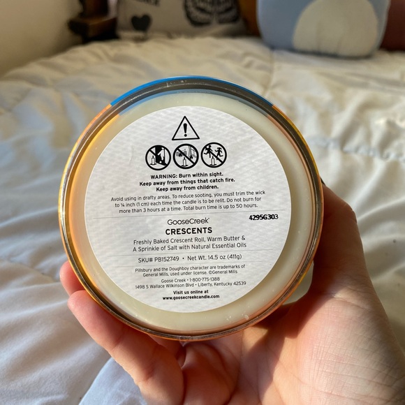 NWOT Pillsbury x GooseCreek Crescent Roll Scented 3-Wick Large Candle - Picture 3 of 7